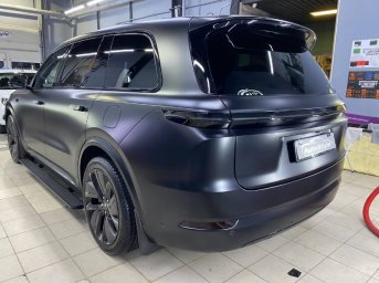Оклейка автомобиля карбоном